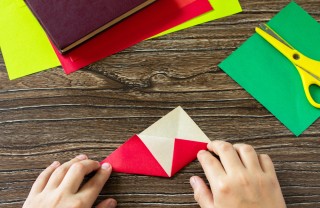 Segnalibro origami angolare, i passaggi per realizzarlo segnalibro tecnica origami