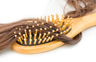 Capelli e spazzola Capelli e spazzola