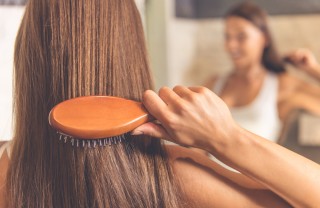 Spazzolare i capelli Spazzolare i capelli