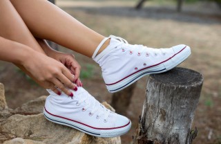 allaccio sneakers