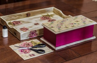 decoupage su legno con tovaglioli, decoupage su legno
