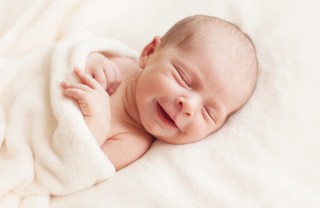 Neonato sorride