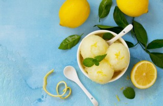Come fare un sorbetto con latte o panna sorbetto, limone, panna