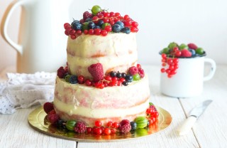torte decorate con frutti di bosco, decorazioni torte frutti di bosco