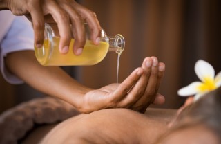 Quale olio per massaggi bisogna scegliere olio per massaggi, quale scegliere, trattamento