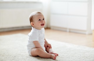bambino seduto