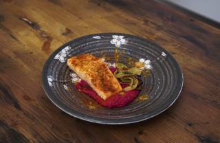 Salmone con barbabietola e ceci 