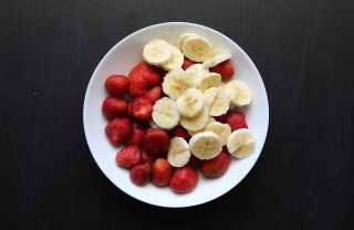 macedonia di fragole e banane