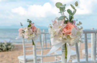 Come sopravvivere a un matrimonio estivo