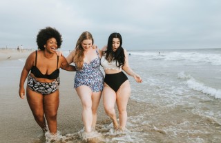 Ragazze in costume da bagno al mare come nascondere pancia con costume da bagno, come non far vedere pancia in costume