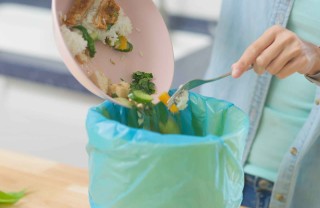 Quanto cibo sprechiamo in Italia