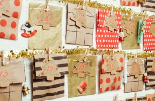 calendario dell'avvento con materiale di riciclo, calendario dell'avvento