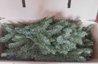 Come pulire l'albero di Natale Come pulire l'albero di Natale