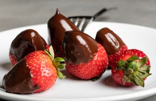 Cheesecake fragole ricoperte di cioccolato