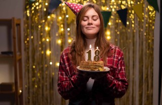 Frasi divertenti di auguri per i 18 anni