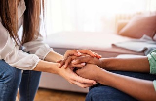 Come aiutare il partner a superare un lutto Come aiutare il partner a superare un lutto