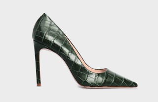 scarpe di pelle macchiate dall'acqua