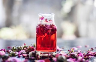 Come si prepara lo sciroppo di rose