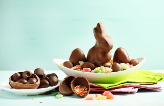 conigli e uova di Pasqua