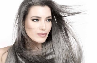 capelli dai riflessi metallici 