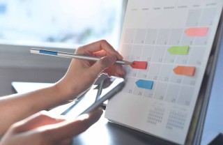 persona organizzata al lavoro persona organizzata al lavoro
