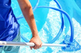 Come pulire la piscina