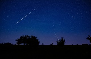 paesaggio notturno con stelle cadenti san lorenzo quando si festeggia, quando si festeggia notte san lorenzo