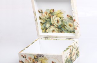 Decorare una scatola portagioie fai da te: 2 idee decoupage