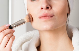 Nascondere le rughe con il make-up