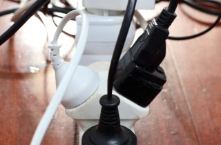 Organizzare i cavi in casa