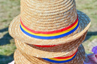 Cappelli di paglia e canapa