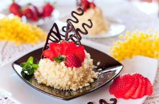 Torta mimosa alle fragole