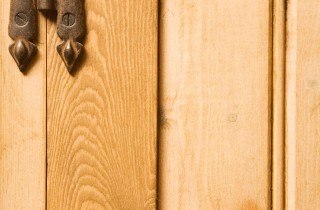 Come riparare uno spigolo della porta scheggiato