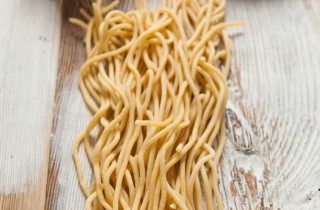 Bigoli con salsa di zucca Monte Veronese e pancetta croccante