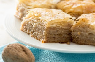 Dolce pasquale di sfoglia e noci