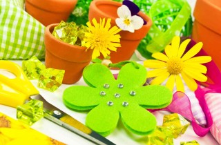 Fiori di stoffa fai da te semplici: come realizzarli passo per passo