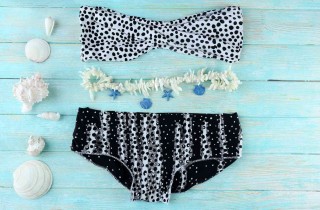 Come decorare un costume da bagno scolorito