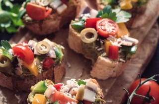 Come organizzare un brunch in giardino: ricette e idee per la tavola