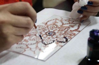 Come dipingere e decorare il vetro e la vetroresina: idee e tecniche