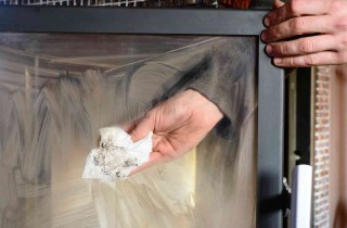 Come pulire il vetro del camino: prodotti, consigli e trucchi