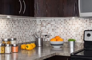 Come pulire le fughe e le piastrelle della cucina