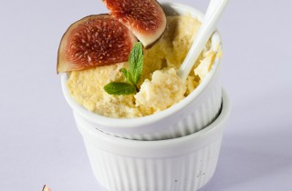 Soufflé di formaggio di capra con fichi caramellati