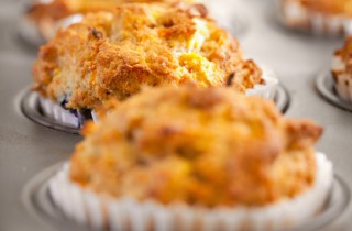 Tortina di carota e mandorla con zabaione al rabarbaro e semifreddo al caffé