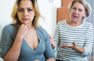 Suocera invadente, come mettere dei paletti senza offenderla