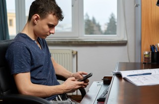 Mio figlio non fa i compiti: 7 consigli per motivarlo