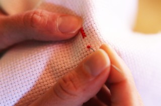 Punto a croce per principianti: come si fa e come si inizia il ricamo