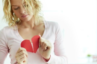 Come dimenticare un ex: le 5 regole per voltare pagina