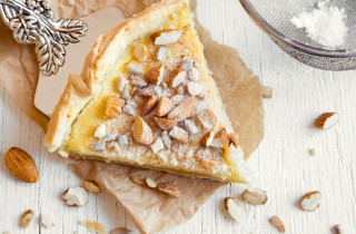 Torta frangipane, la ricetta del delizioso dolce con crema di mandorla