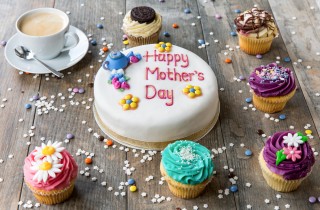 Cake design per la festa della mamma: le 7 torte in pasta di zucchero più belle