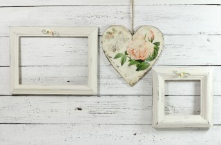 Lavoretti per la festa della mamma: la cornice fai da te decorata col decoupage
